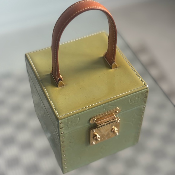 LV - Picture 2 of 10